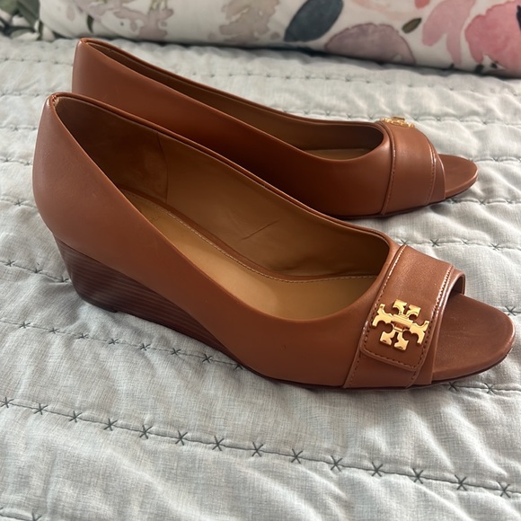 Tory Burch Kira open-toe wedge size 6 - Picture 1 of 8